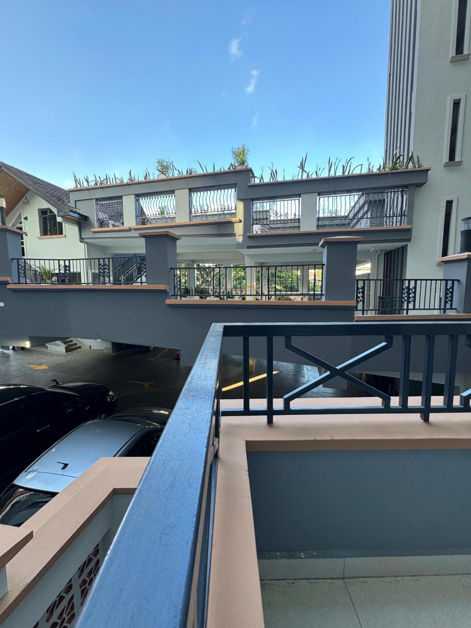 Azania One Bed Near Sarit Centre-westlands Апартаменты